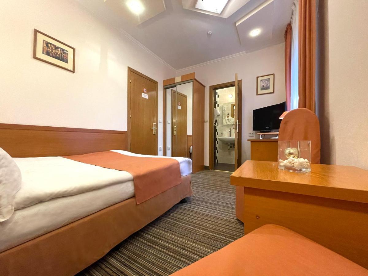 Economy Room In Hotel Eney Lviv Dış mekan fotoğraf