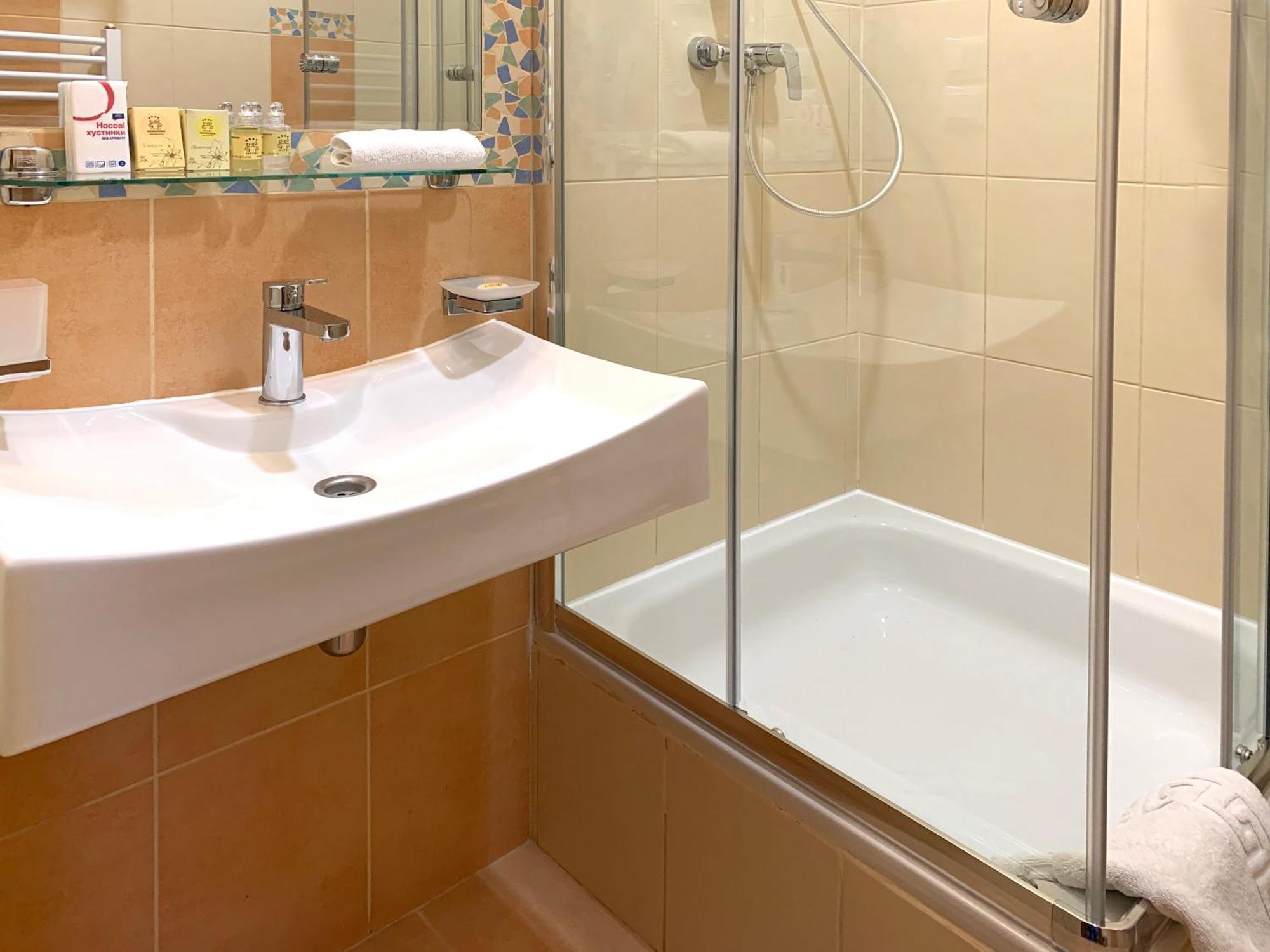Economy Room In Hotel Eney Lviv Oda fotoğraf