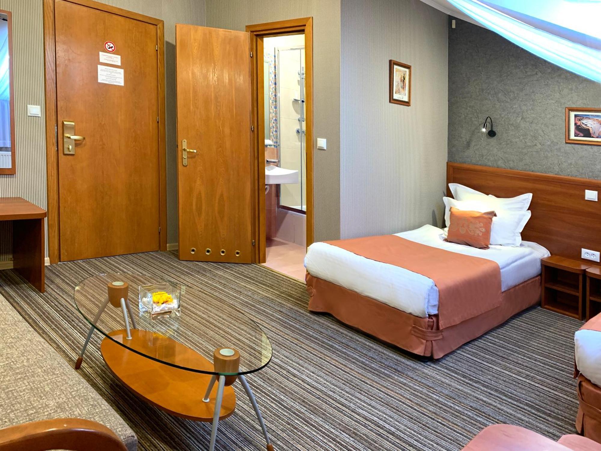 Economy Room In Hotel Eney Lviv Oda fotoğraf