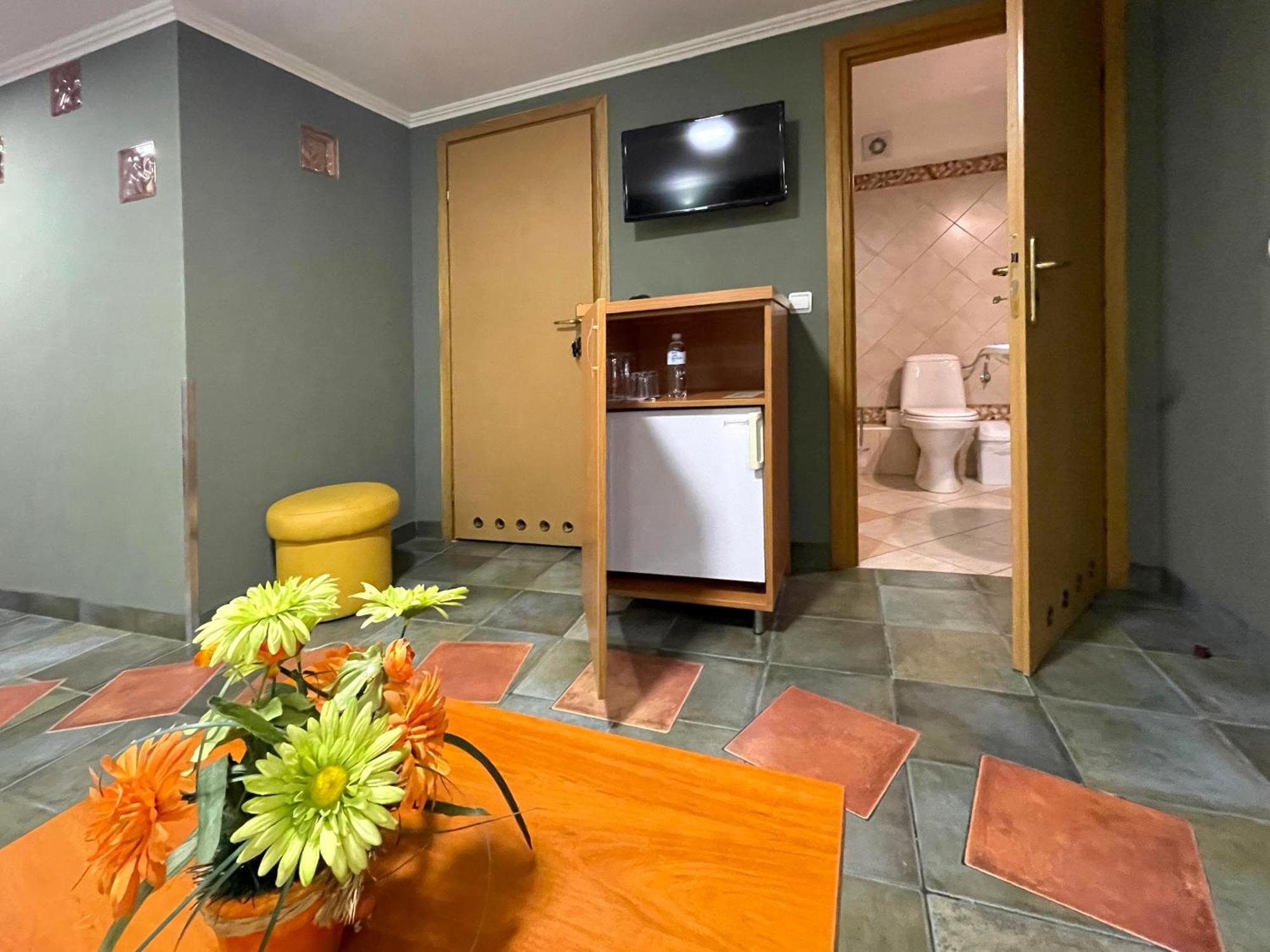 Economy Room In Hotel Eney Lviv Oda fotoğraf