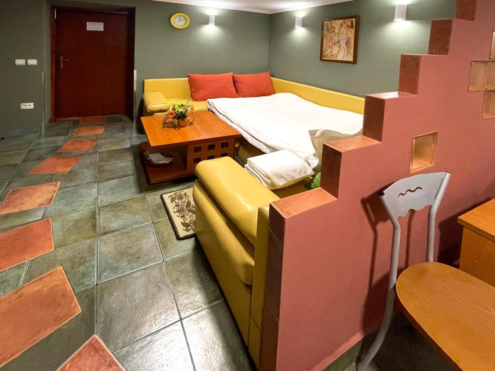 Economy Room In Hotel Eney Lviv Oda fotoğraf