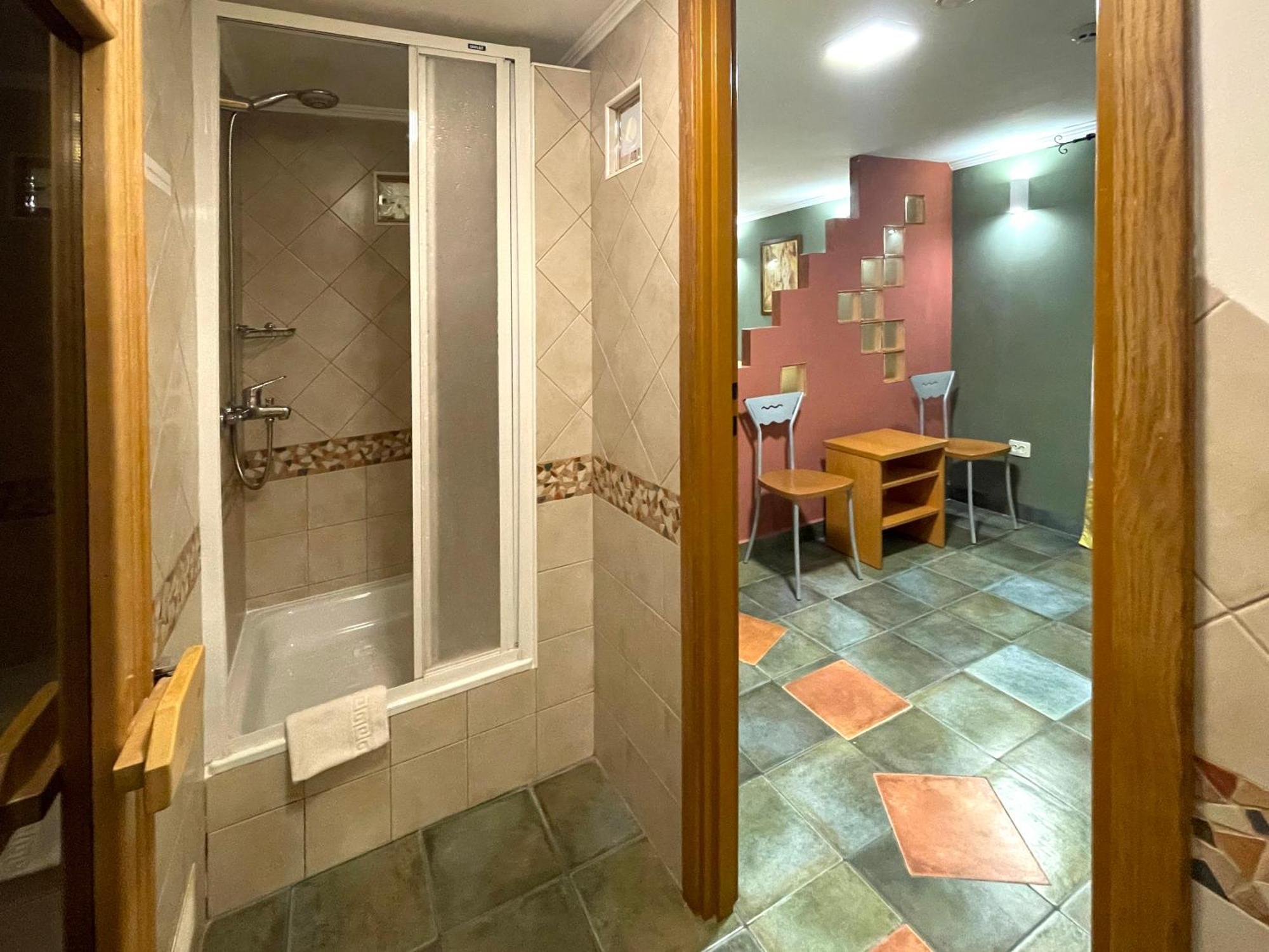 Economy Room In Hotel Eney Lviv Oda fotoğraf
